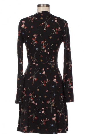 Рокля Esprit, Размер M, Цвят Многоцветен, Цена 44,99 лв.