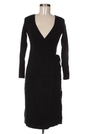 Sukienka Guess, Rozmiar S, Kolor Czarny, Cena 674,99 zł