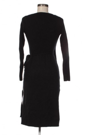 Sukienka Guess, Rozmiar S, Kolor Czarny, Cena 674,99 zł