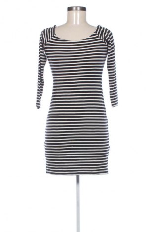 Рокля H&M, Размер S, Цвят Многоцветен, Цена 39,00 лв.