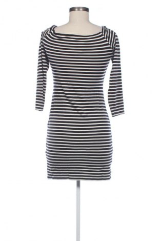 Рокля H&M, Размер S, Цвят Многоцветен, Цена 39,00 лв.