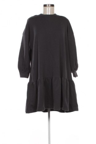 Рокля H&M, Размер M, Цвят Сив, Цена 39,00 лв.