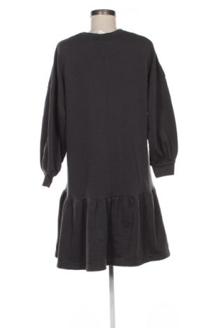 Рокля H&M, Размер M, Цвят Сив, Цена 39,00 лв.