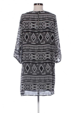 Рокля H&M, Размер XL, Цвят Многоцветен, Цена 20,99 лв.