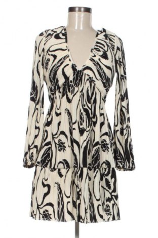 Рокля H&M, Размер S, Цвят Бежов, Цена 55,99 лв.