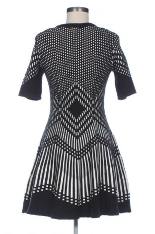 Рокля H&M, Размер M, Цвят Многоцветен, Цена 39,00 лв.