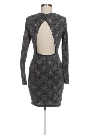 Рокля H&M Divided, Размер M, Цвят Многоцветен, Цена 21,99 лв.