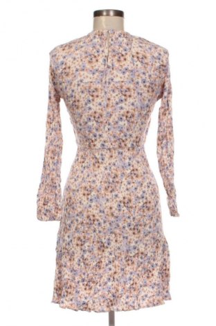 Рокля H&M Mama, Размер XS, Цвят Многоцветен, Цена 10,99 лв.