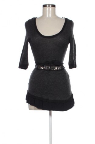 Šaty  Kaos, Velikost XS, Barva Šedá, Cena  4 449,00 Kč