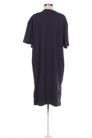 Рокля Lacoste, Размер XL, Цвят Син, Цена 224,99 лв.