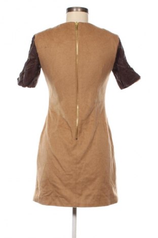 Рокля MICHAEL Michael Kors, Размер S, Цвят Кафяв, Цена 167,99 лв.