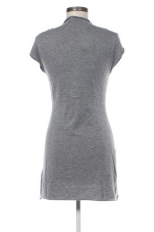 Рокля NA-KD, Размер S, Цвят Сив, Цена 32,99 лв.