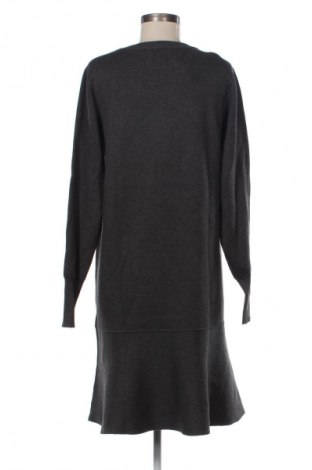 Рокля Norr, Размер M, Цвят Сив, Цена 62,99 лв.