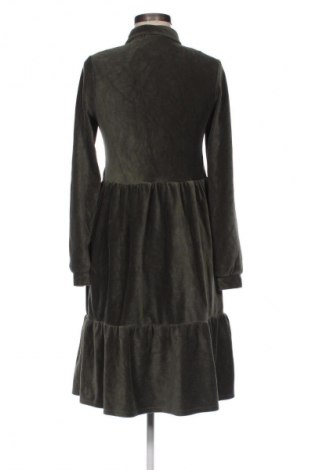 Kleid Pieces, Größe S, Farbe Grün, Preis € 8,99