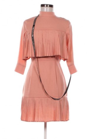 Šaty  Pretty Little Thing, Velikost S, Barva Oranžová, Cena  339,00 Kč