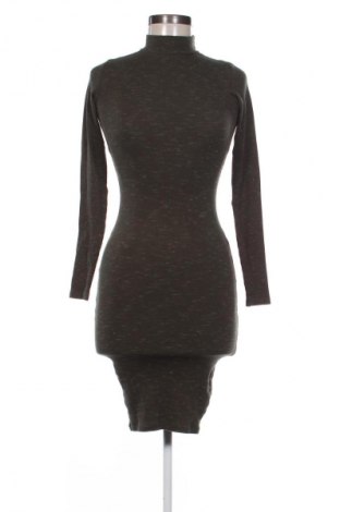 Šaty  Pull&Bear, Velikost S, Barva Vícebarevné, Cena  494,00 Kč