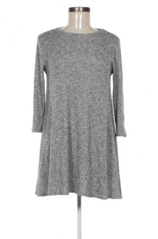 Рокля Pull&Bear, Размер M, Цвят Многоцветен, Цена 21,99 лв.