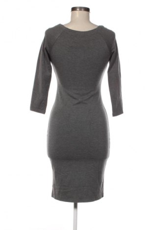 Рокля Reserved, Размер XS, Цвят Сив, Цена 15,99 лв.