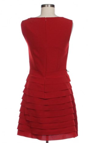 Рокля Rinascimento, Размер S, Цвят Червен, Цена 82,11 лв.