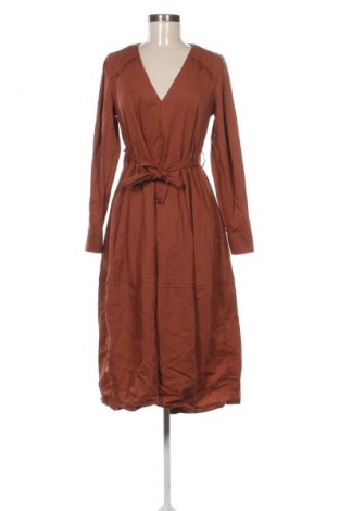 Рокля Scotch & Soda, Размер XS, Цвят Кафяв, Цена 130,00 лв.