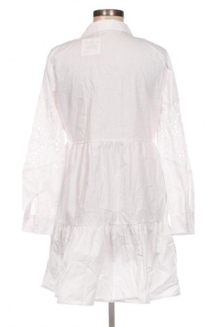 Рокля Sinsay, Размер M, Цвят Бял, Цена 21,99 лв.