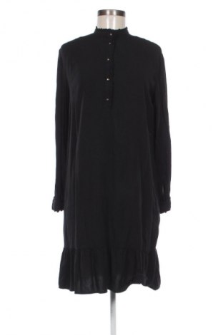 Sukienka Sisters Point, Rozmiar M, Kolor Czarny, Cena 80,99 zł