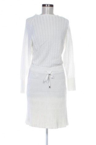 Рокля Ted Baker, Размер M, Цвят Бял, Цена 256,34 лв.