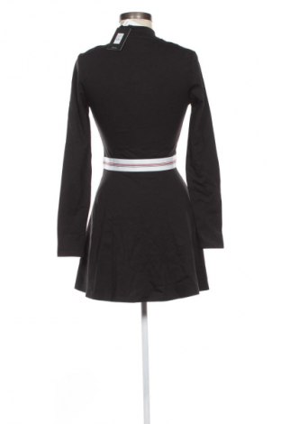 Рокля Tommy Jeans, Размер M, Цвят Черен, Цена 157,99 лв.