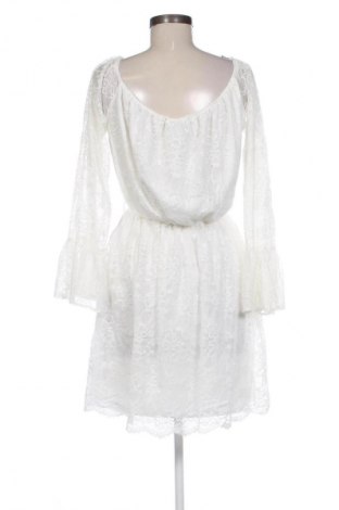 Kleid Trendyol, Größe M, Farbe Weiß, Preis € 22,99