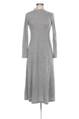 Рокля Zara, Размер M, Цвят Сив, Цена 29,99 лв.