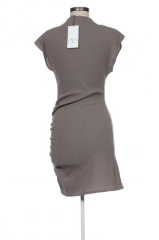 Рокля Zara, Размер L, Цвят Многоцветен, Цена 62,56 лв.