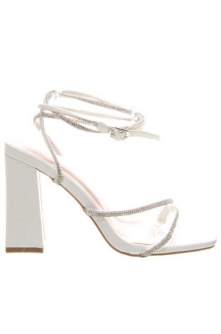 Sandalen Cuccoo, Größe 39, Farbe Weiß, Preis € 26,09