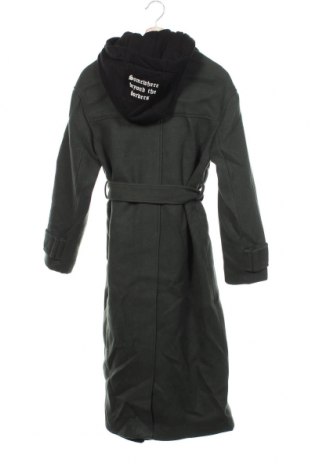 Дамско палто ONLY, Размер XS, Цвят Зелен, Цена 111,75 лв.