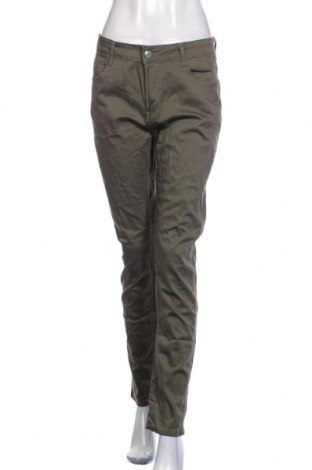 Дамски панталон, Размер M, Цвят Зелен, 97% памук, 3% еластан, Цена 41,00 лв.
