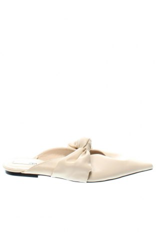 Hausschuhe Zara, Größe 39, Farbe Ecru, Preis 37,58 €