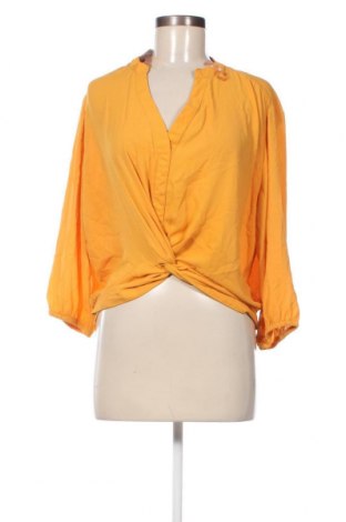 Дамска блуза Amisu, Размер M, Цвят Жълт, Цена 5,51 лв.