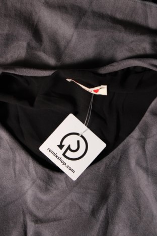 Γυναικεία μπλούζα Made With Love, Μέγεθος M, Χρώμα Γκρί, Τιμή 2,47 €