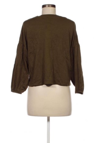 Дамска блуза Pull&Bear, Размер S, Цвят Зелен, Цена 4,56 лв.
