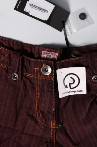 Дамски къс панталон, Размер XL, Цвят Червен, Цена 13,64 лв.