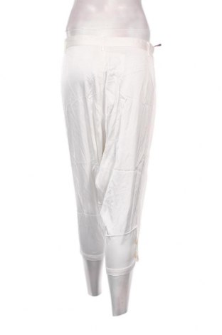 Дамски къс панталон, Размер M, Цвят Екрю, Цена 17,98 лв.