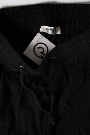 Γυναικείο κοντό παντελόνι 4th & Reckless, Μέγεθος M, Χρώμα Μαύρο, Τιμή 6,68 €