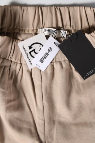 Pantaloni scurți de femei 4th & Reckless, Mărime S, Culoare Bej, Preț 30,79 Lei