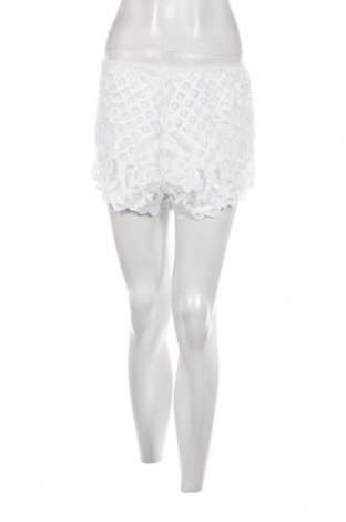 Damen Shorts Aku, Größe M, Farbe Weiß, Preis 22,43 €