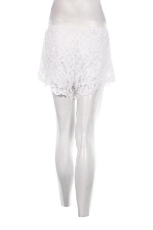 Damen Shorts Aku, Größe M, Farbe Weiß, Preis 19,63 €