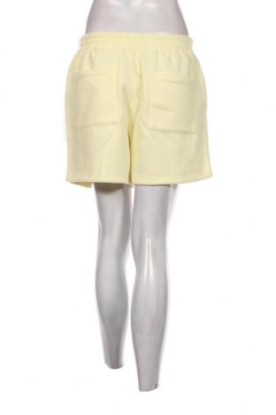 Γυναικείο κοντό παντελόνι Bailey Rose, Μέγεθος L, Χρώμα Κίτρινο, Τιμή 6,68 €