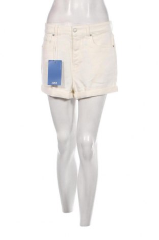 Дамски къс панталон JJXX, Размер M, Цвят Бял, Цена 14,40 лв.