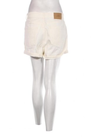 Дамски къс панталон JJXX, Размер M, Цвят Бял, Цена 14,40 лв.