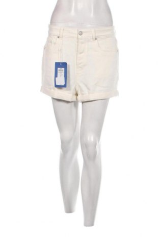 Дамски къс панталон JJXX, Размер S, Цвят Бял, Цена 14,40 лв.