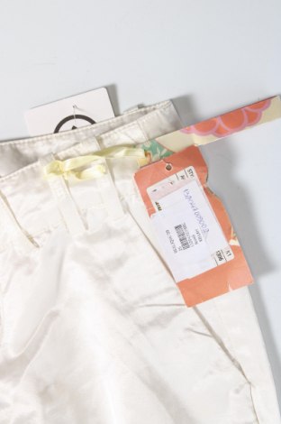 Γυναικείο κοντό παντελόνι Killah, Μέγεθος S, Χρώμα Εκρού, Τιμή 52,58 €