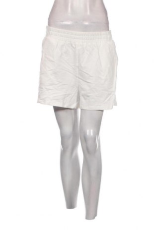 Дамски къс панталон Love & Other Things, Размер L, Цвят Бял, Цена 14,40 лв.